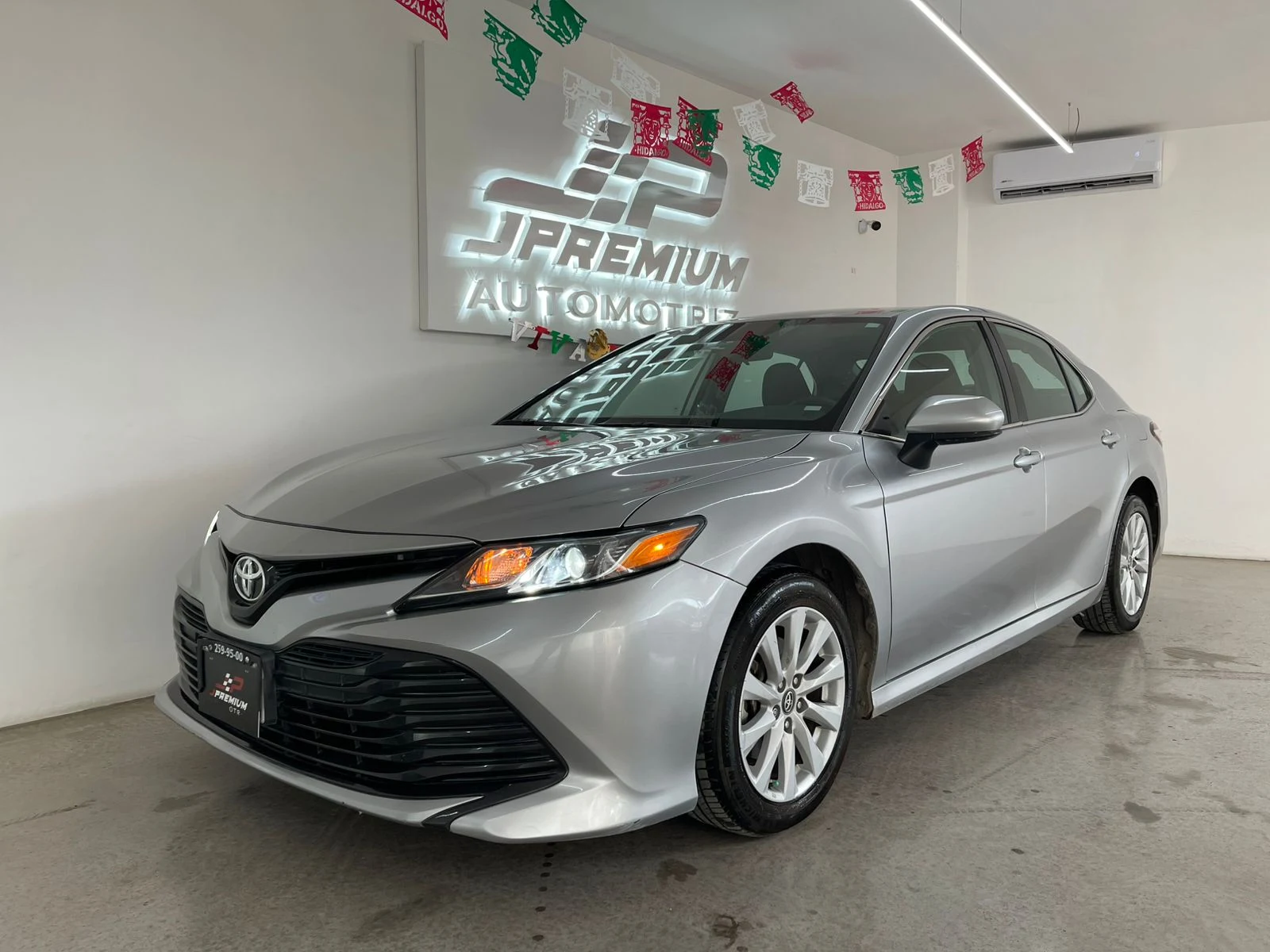 Toyota CAMRY LE 2020 - Foto 1