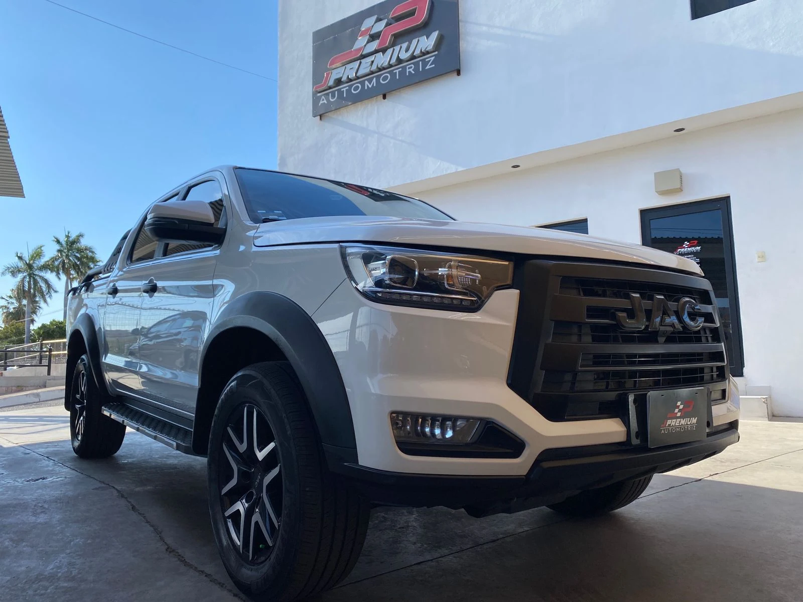 JAC T8 FRISON 2023 - Foto 1