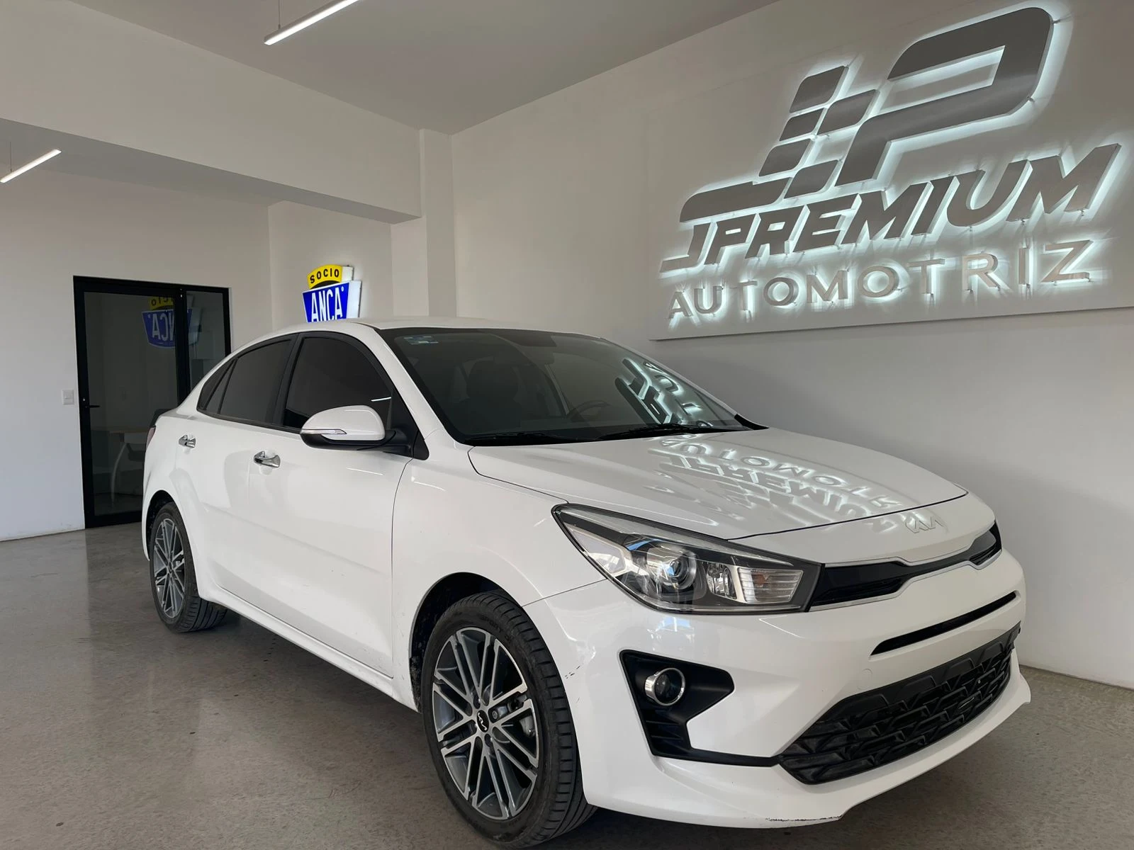 Kia RIO EX 2023 - Foto 1