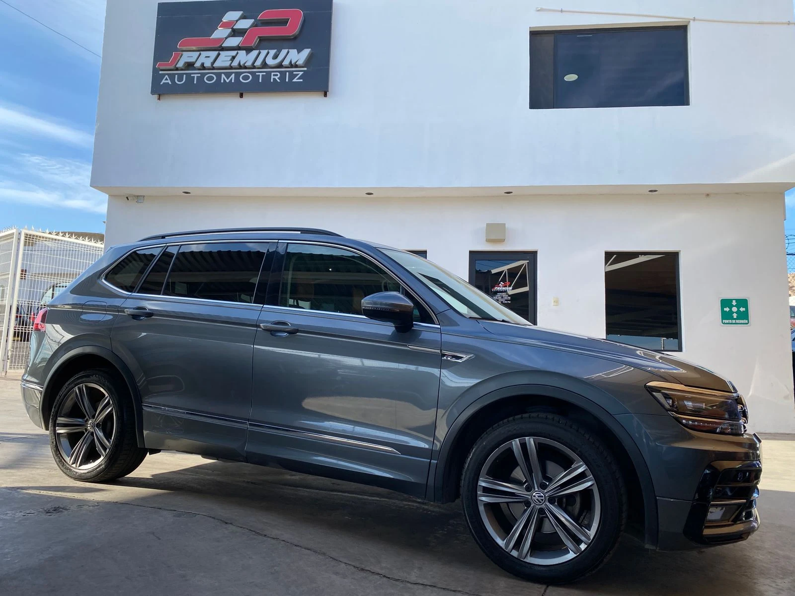 Volkswagen TIGUAN R-LINE 2020 - Foto 1