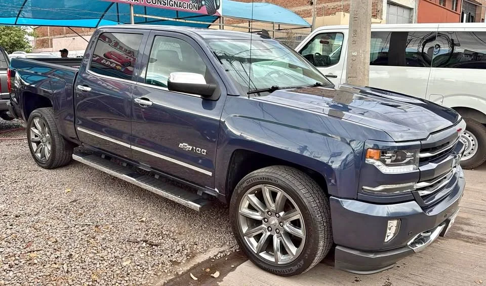 Chevrolet Silverado 2018 - Foto 1