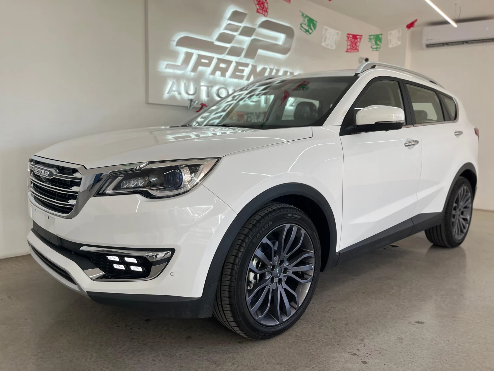 JETOUR x70 PLUS 2025 - Foto 1