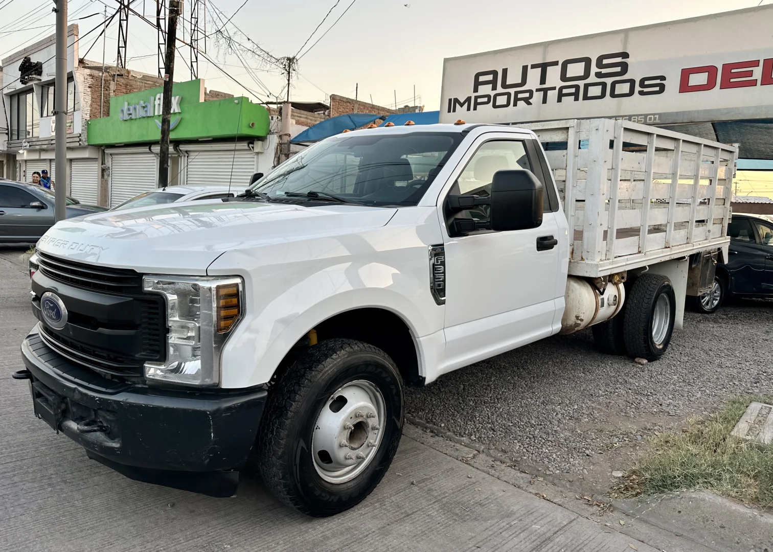 Ford Super Duty F-350 2016 · Camión Ligero - Foto 1