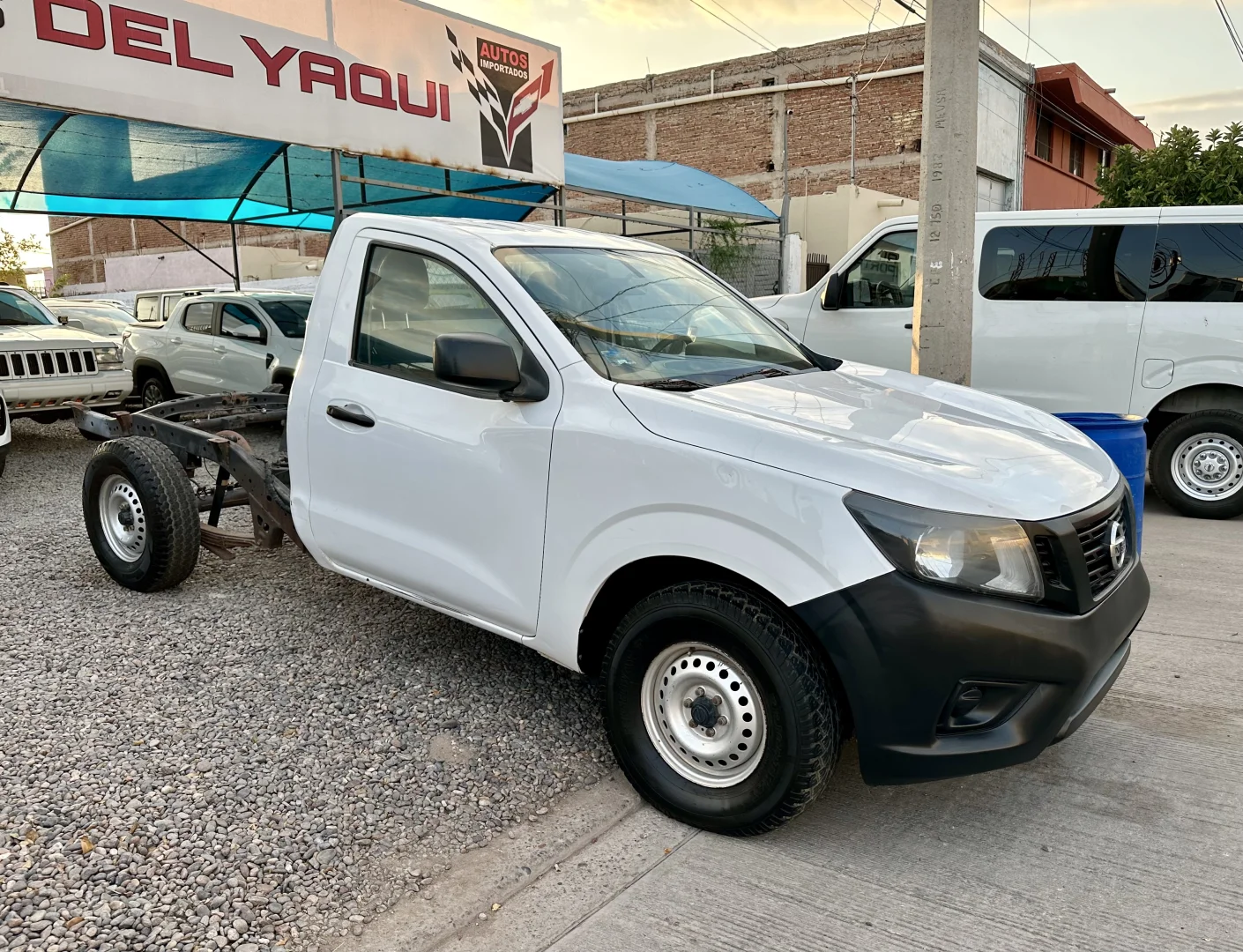 Nissan NP300 Chasis 2020 · Camión Ligero - Foto 1