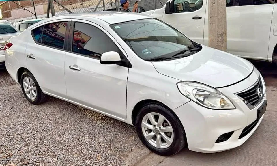 Nissan Versa 2012 - Foto 1