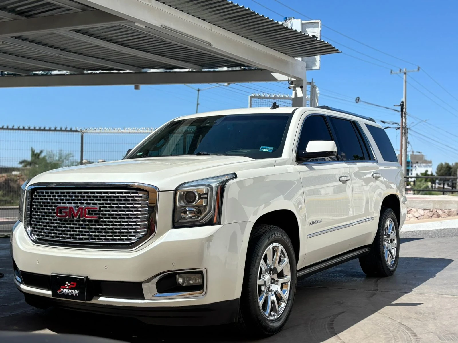 GMC YUKON DENALI 2015 - Foto 1