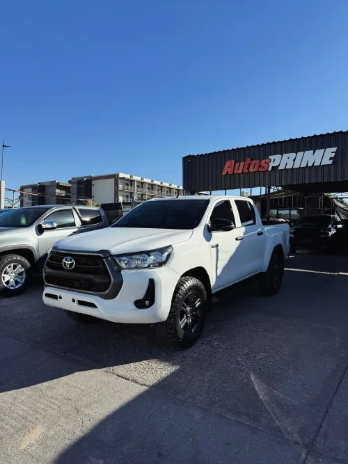 Toyota Hilux SR 2024