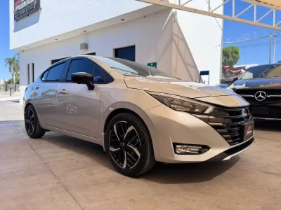 Nissan VERSA SR 2025